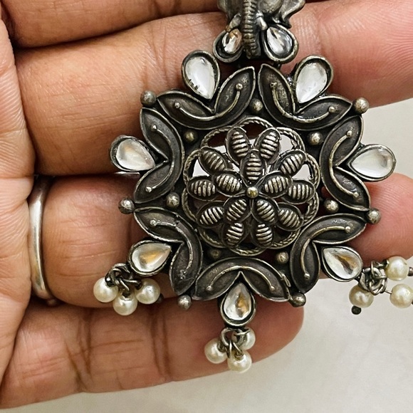 A beautiful oxidised silver earrings - Picture 3 of 4